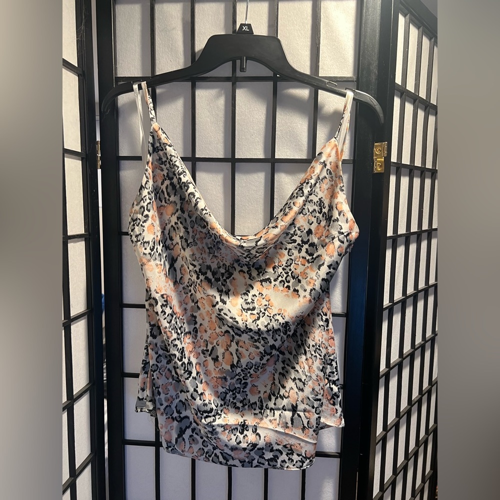 Never were and leopard print tank top. Really cute, loose fitting in the front.